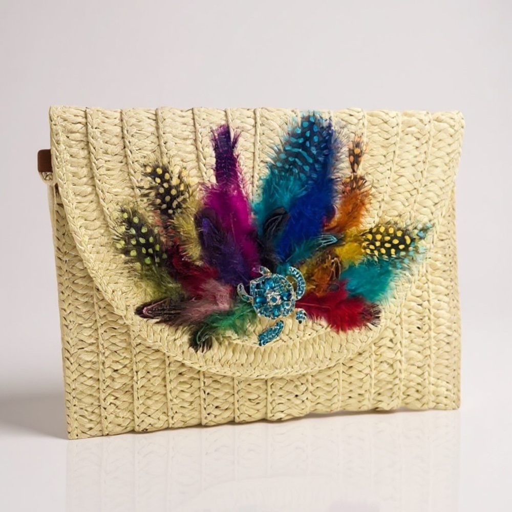 OCEAN MIRAGE HAND DESIGNED LAYERED STRAW ENVELOPE CLUTCH/ CROSSBODY PURSE